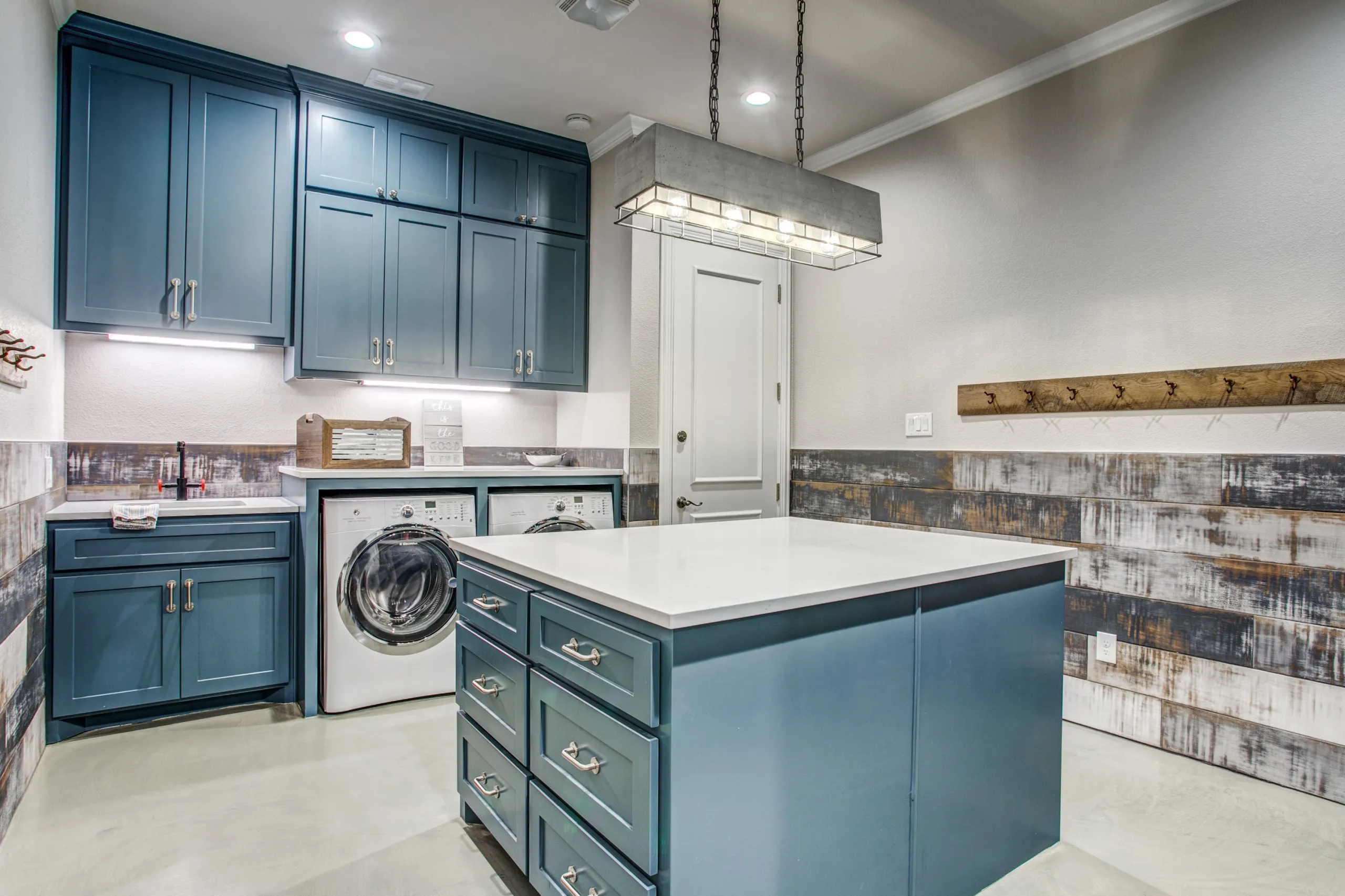 Rustic Laundry — Laundry & Mud Room in Keller, TX by Swanson Renovations